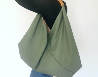 Saliegroene canvas slouchy origami tas met taupe katoenen voering en mosterd visgraat handvat