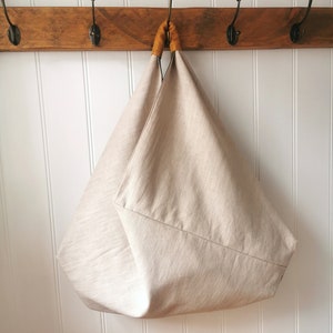 Grote slouchy origami tas van naturel linnen met olijfgroene voering en mosterdvisgraathandvat afbeelding 9