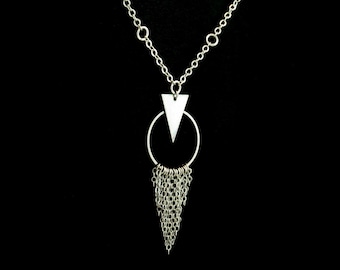 Collar colgante de malla de plata antigua: dije de triángulo geométrico
