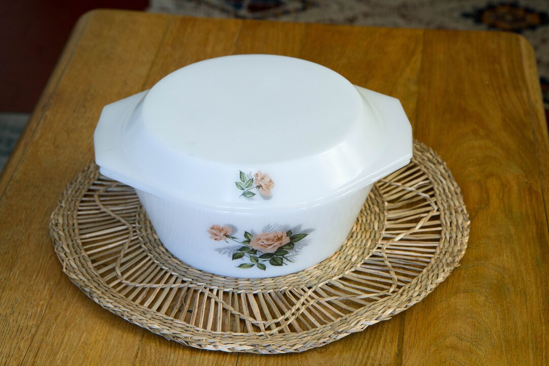 Cocotte Ancienne Arcopal à Décor De Roses - Vintage, état D'occasion