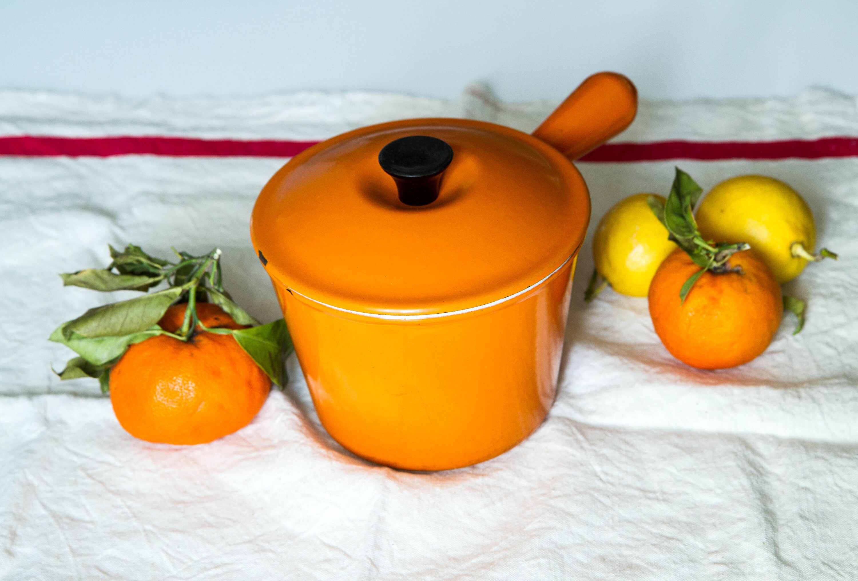 Antique Petit Français LE CREUSET Orange Pot en fonte