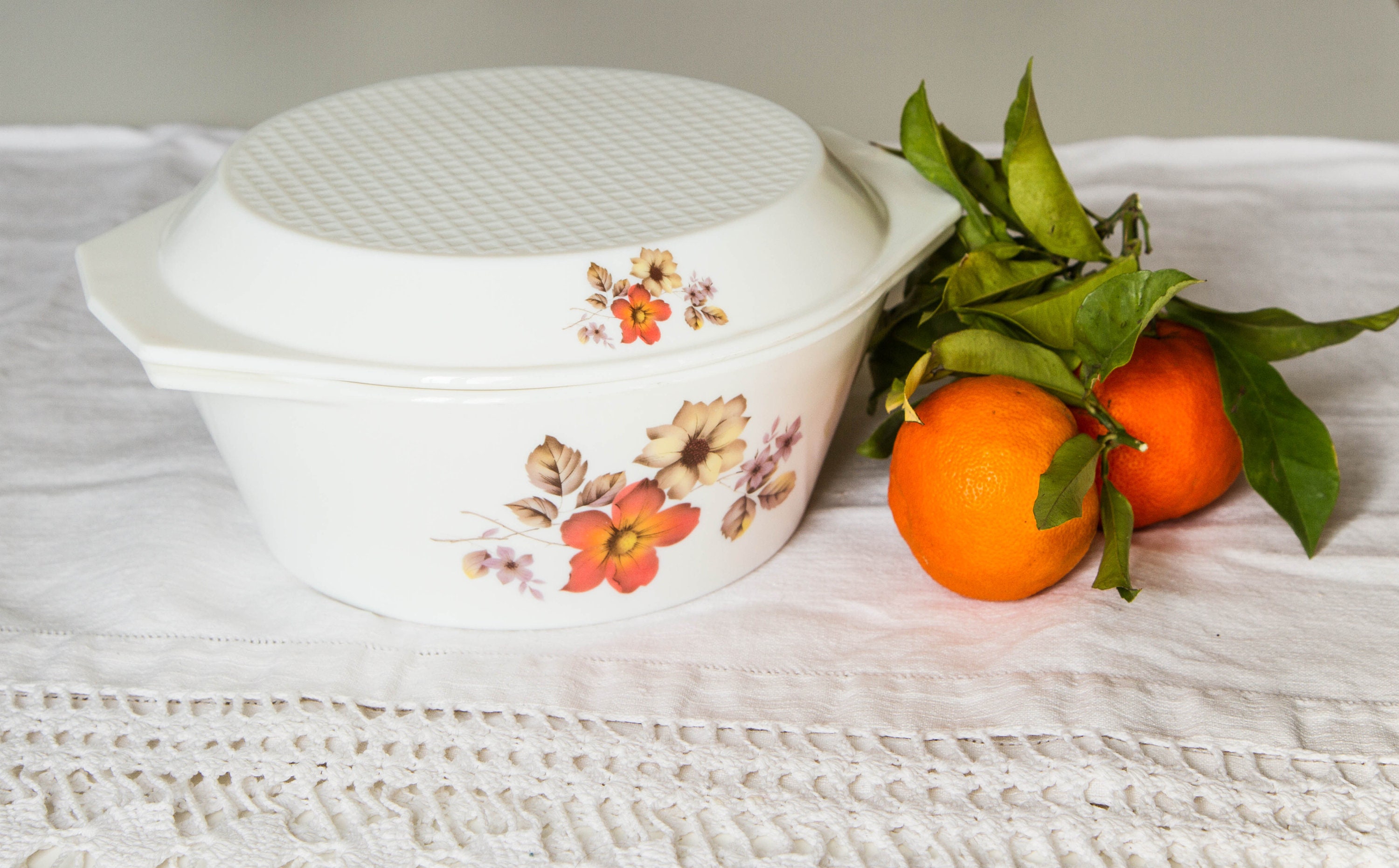 Neuve Grande COCOTTE ARCOPAL Motf Marguertes Vntage Opalne, Années Neuve Grande COCOTTE ARCOPAL Motf Marguertes Vntage Opalne, Années