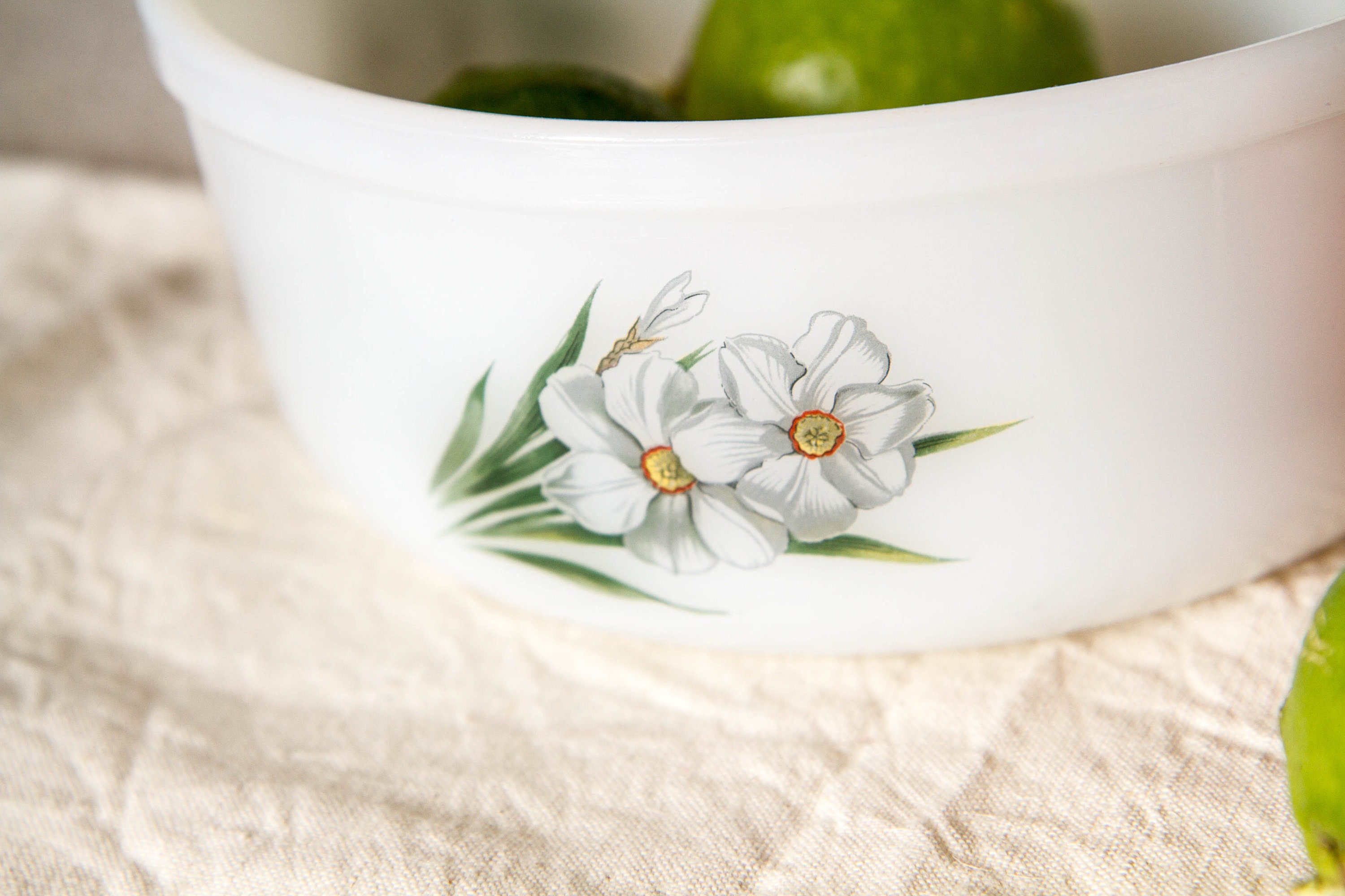 Ensemble Arcopal de trois saladiers motif pomme fleurs vintage - Arts de la table
