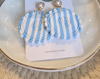 Sommer Strand Ohrringe | Gestreifte Muschelohrringe | Perle Statement Ohrhänger | Küsten Urlaub Schmuck | Leichte Ton Ohrringe
