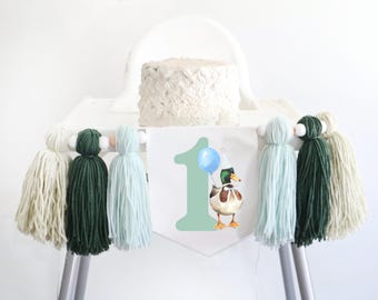 ラッキーダック ハイチェア バナー ラッキーダック 1歳の誕生日 ハイチェア バナー マラードダック 1歳の誕生日パーティー プレッピー グリーンダック ヤーン タッセル