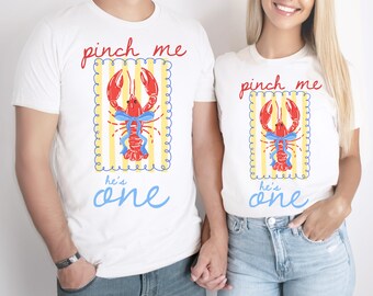 Pizzicami, ha un anno, pizzicami, ha un anno Magliette per il primo compleanno a tema gamberi di fiume per la famiglia: Magliette personalizzate per la festa a tema gamberi di fiume in stile preppy costiero