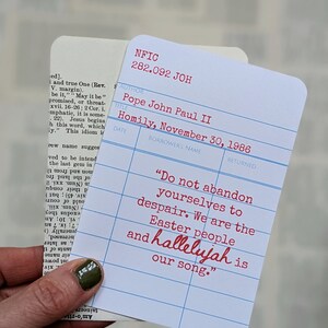 Carte de Pâques, religieuse, citation du pape Jean-Paul II, carte catholique, carte livresque, carte de bibliothèque, Bookology Co.