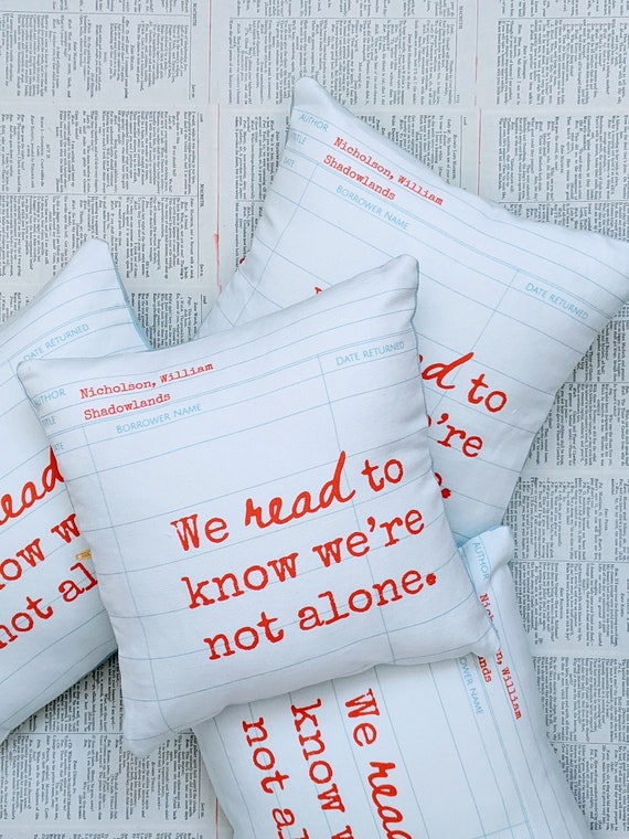 Never judge a book by its cover Book Lovers Gifts - Book Lovers Gifts -  Pillow
