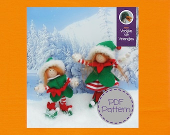 Op de afbeelding: PDF-patroon voor het maken van vilten elfpoppen. Het patroon bevat twee elven, een met een rood-wit gestreepte jurk en de andere met een groene jurk en een rode sjerp. De elven staan in een besneeuwde winterse scène.