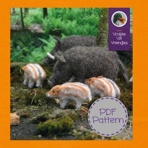 May include: A PDF pattern for making felt wild boars. The pattern includes a large boar and three smaller piglets. The pattern is titled "Vrolijke Vilt Vriendjes" which translates to "Happy Felt Friends".