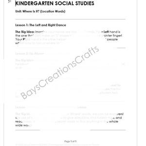 Puede incluir: Una página blanca de un estudio de unidad de estudios sociales de jardín de infancia. El título "KINDERGARTEN SOCIAL STUDIES" está en texto negro en negrita. La unidad se centra en las palabras de ubicación. La página incluye títulos de lecciones y texto sobre izquierda y derecha, y arriba y abajo.