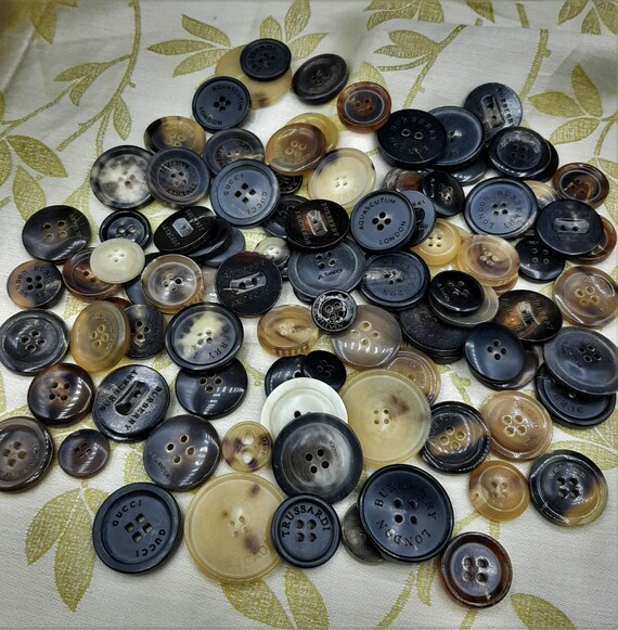 Burberry stinky Buttons