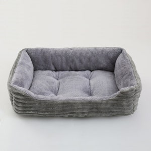 Square top cat bed