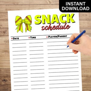 Puede incluir: Plantilla de horario de refrigerios de softball imprimible con un lazo de softball amarillo y rojo. El horario tiene columnas para la fecha, la hora y el jugador/padre.