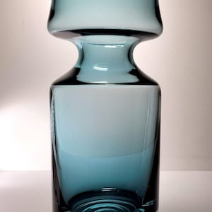 1960s MCM Tamara Aladin for Riihimaki / Riihimäen Lasi Oy of Finland #1477 SUUSU (Rose) Art Glass Vase in a Steel Blue Color, 10&quot;H