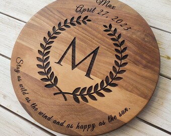 Personalized Engraved Cutting Board with Wreath, Personalized Monogram Chopping Board With Last Name, Family Name Carved Charcuterie Board