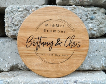Personalisiertes, graviertes Schneidebrett, individuelles Hochzeitsgeschenk aus Hartholz für Paare