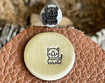 Sello metálico de rinoceronte // Troquel metálico de rinoceronte adorable // Sellos metálicos // Troquel perforador para joyería / Sello de acero / Sello metálico pequeño