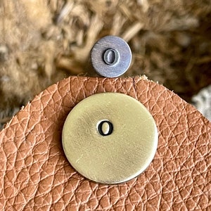 Sello metálico OMICRON LETTER // Troquel metálico con el alfabeto griego // Sellos metálicos // Sello perforador para joyería / Sello de acero / Sello metálico pequeño