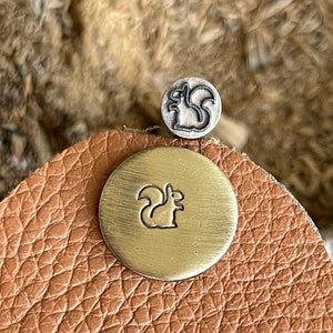 ÉCUREUIL EN MÉTAL || Matrice de perforation en métal en forme d'écureuil || Tampons métalliques || Estampe de poinçon de bijoux | Tampon en acier | Petit tampon en métal