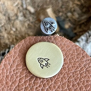 WELTRAUM ROCKET Metall Stempel || Space Rocket Metall Würfel || Metallstempel || Schmuck-Stanzer | Stahlstempel | Winziger Metallstempel
