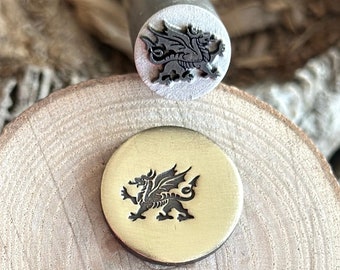 WELSH DRAGON Metallstempel || Der rote Drache Metallwürfel || Metallstempel || Schmuckstempel | Stahlstempel | Kleiner Metallstempel