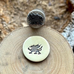 Carimbo de metal WELSH DRAGON || The Red Dragon Metal Die || Carimbos de metal || Carimbo de joias | Carimbo de aço | Carimbo de metal minúsculo