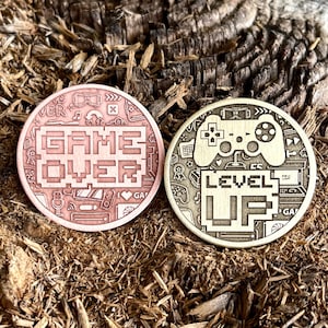 Moneta della decisione Game Over/Level UP // Moneta della decisione // Moneta dell&#39;oracolo // Talismano (33 mm-1,25&quot;; 40 mm-1,5&quot;; 45 mm-1 3/4&quot;; 50 mm-2&#39;&#39;)
