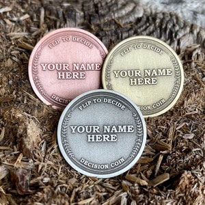 ENTSCHEIDUNGS-COIN || Personalisierte Entscheidung Münze || Anhänger | Schlüsselanhänger | Anstecknadel (33 mm-1,25 Zoll; 40 mm-1,5 Zoll)