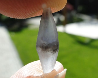 Dubbelpuntig natuurlijk blauw saffierkristal - Ratnapura, Sri Lanka