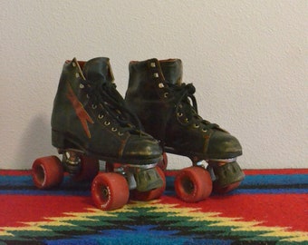 Vintage Cheap Skates Black/Red Leather Lightning Bolt Men's Roller Skates (Sz 10) Made In U.S.A.