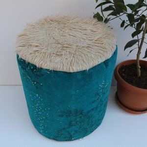 Handgemachter osmanischer Sitzpouf, weiß & türkis, dekorativer Stuhl