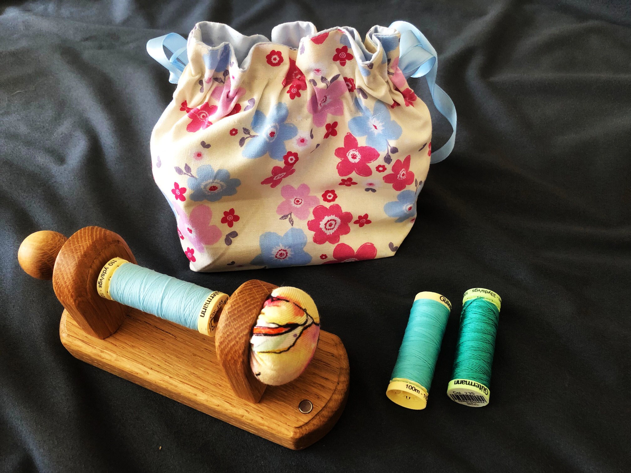 Portable Spool Holder With Pin Cushion: Sewing, Quilting & Paper ...