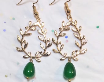 Emerald green and Gold Laurel Wreath Dangle Earrings, Green Wedding Jewelry, Bithday Gift for Her, Bridal Earrings, Laurel Wreath Jewelry