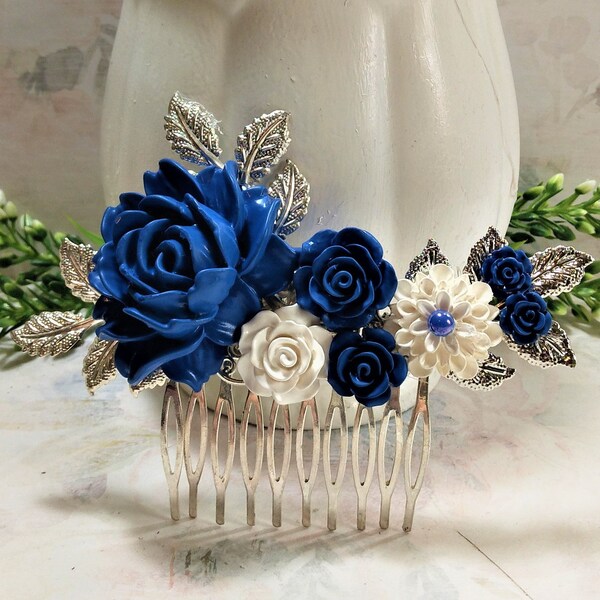 Blue and white wedding hair comb, blue bridal hairpiece, floral hair comb, wedding accessory, wedding jewelry, bridesmaid hairpiece, wedding