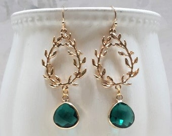 Emerald Green Gold Laurel Wreath Dangle Earrings, Green Wedding Jewelry, Bithday Gift for Her, Bridal Earrings, Laurel Wreath Jewelry