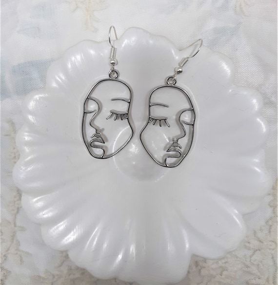 One line deals face earrings