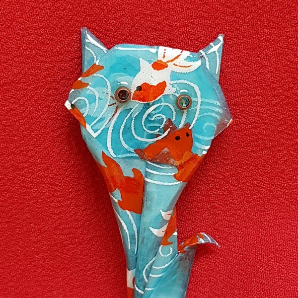 Broche Origami Chat bleu Motifs Poissons rouges