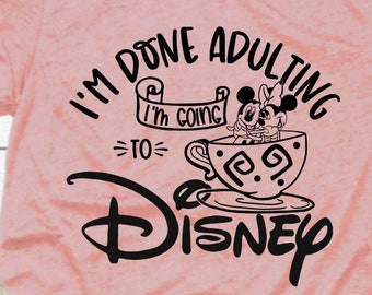 Mickey Mouse Minnie Tazas de té DisneySVG Terminé de ser adulto Archivo digital Archivo de corte de paseo en taza de té Archivo de corte Silueta Cricut Camiseta para