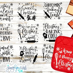 Puede incluir: Nueve diseños diferentes con temática de repostería navideña con texto negro sobre fondo blanco. Los diseños incluyen frases como "Las calorías navideñas no cuentan", "Equipo de repostería navideña", "El ingrediente secreto es el amor", "Esperamos que tu Navidad sea dulce", "Equipo de repostería navideña", "Horneado con amor", "Un regalo navideño para alguien dulce", y "Te deseamos una feliz Navidad".