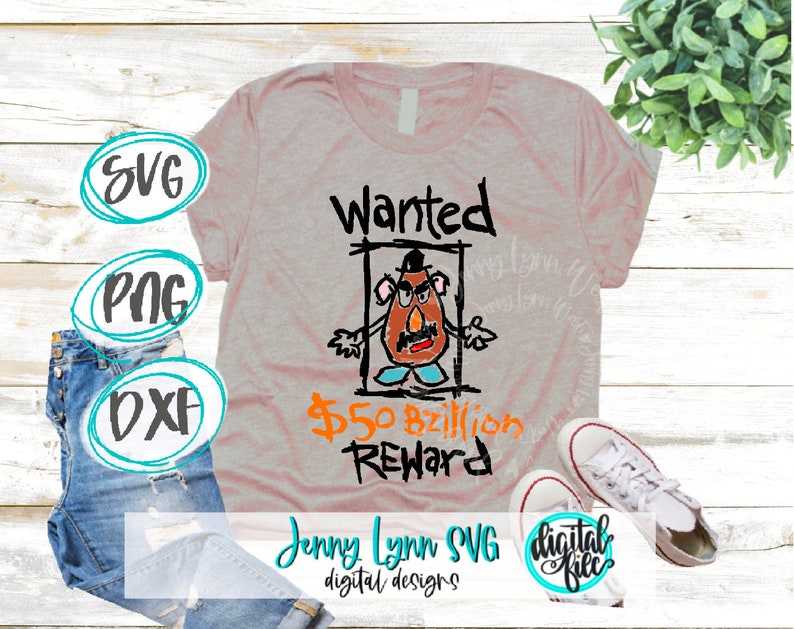 Op de afbeelding: Een roze T-shirt met een zwart-witte tekening van meneer Aardappel met de tekst "Wanted 50 miljard dollar beloning".