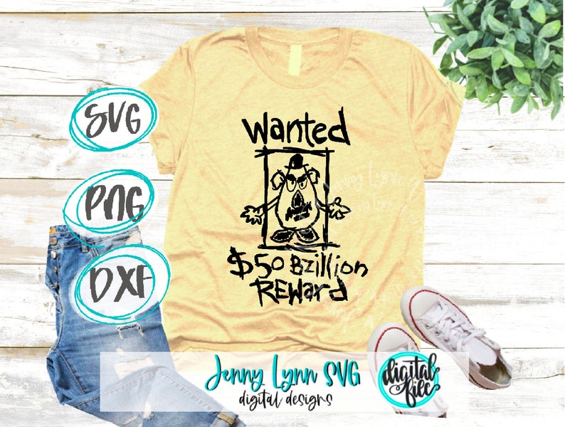 Op de afbeelding: Een geel T-shirt met een zwart-witte afbeelding van een cartoon-aardappelkarakter met de tekst "Wanted $50 Bzillion Reward".