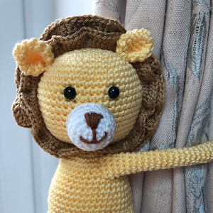 Pair of Crochet Lion Curtain Tie Backs, Animal Tiebacks, Nursery Decor image 1