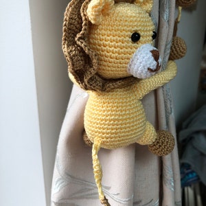 Pair of Crochet Lion Curtain Tie Backs, Animal Tiebacks, Nursery Decor image 7