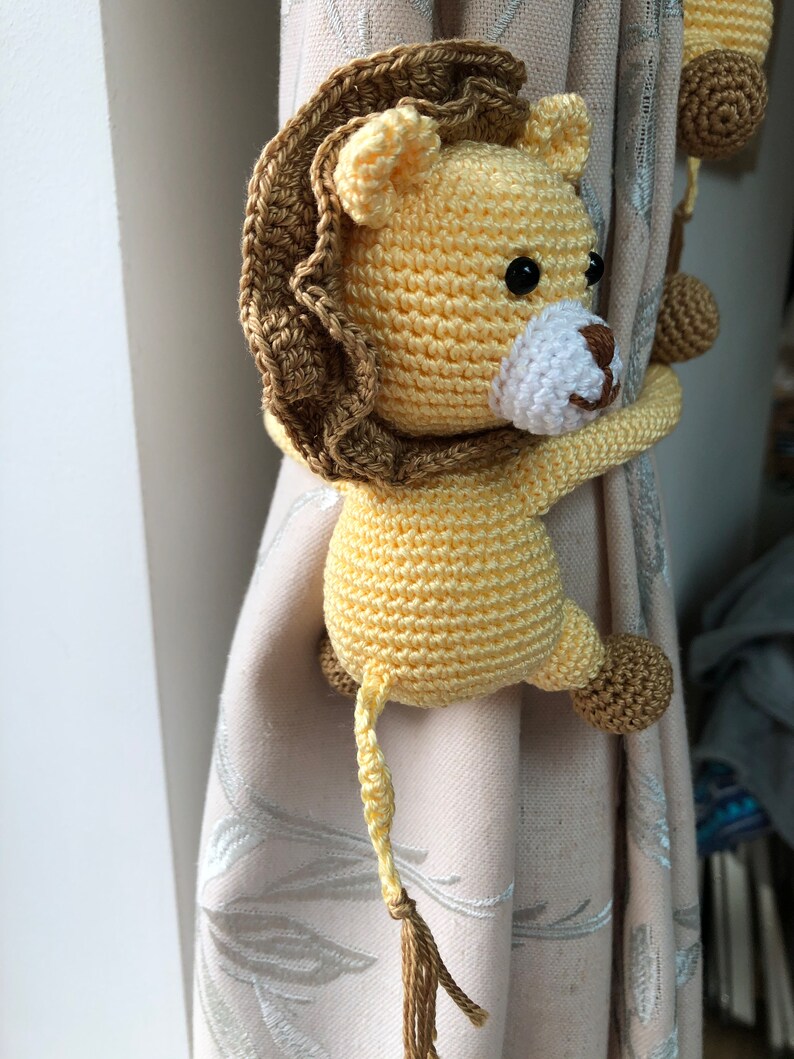 Pair of Crochet Lion Curtain Tie Backs, Animal Tiebacks, Nursery Decor image 7