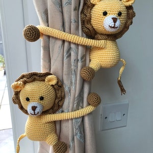 Pair of Crochet Lion Curtain Tie Backs, Animal Tiebacks, Nursery Decor image 3