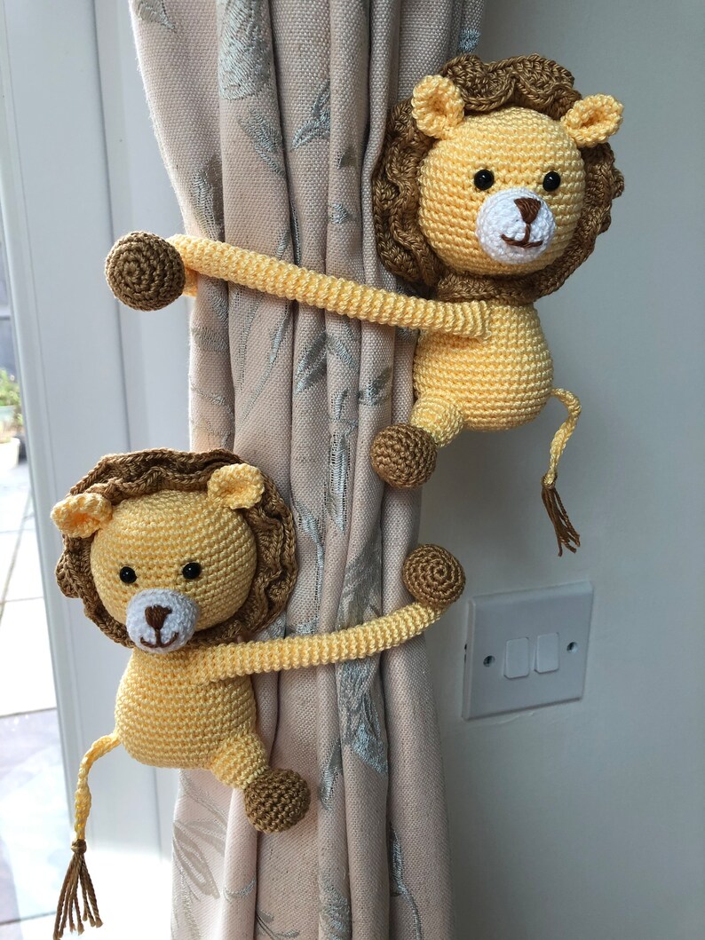 Pair of Crochet Lion Curtain Tie Backs, Animal Tiebacks, Nursery Decor image 3