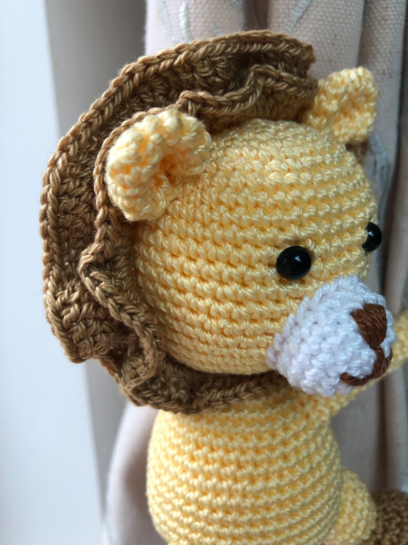 Pair of Crochet Lion Curtain Tie Backs, Animal Tiebacks, Nursery Decor image 6