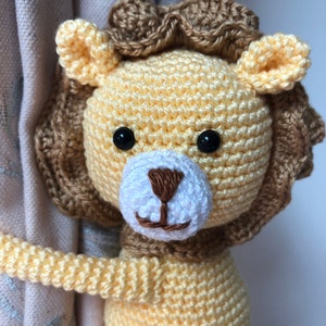Pair of Crochet Lion Curtain Tie Backs, Animal Tiebacks, Nursery Decor image 2