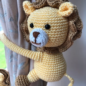 Pair of Crochet Lion Curtain Tie Backs, Animal Tiebacks, Nursery Decor image 5